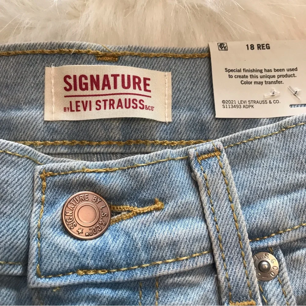 Levi Strauss ⚜️ Boys Light Wash Denim Jean Shorts - Picture 4 of 5